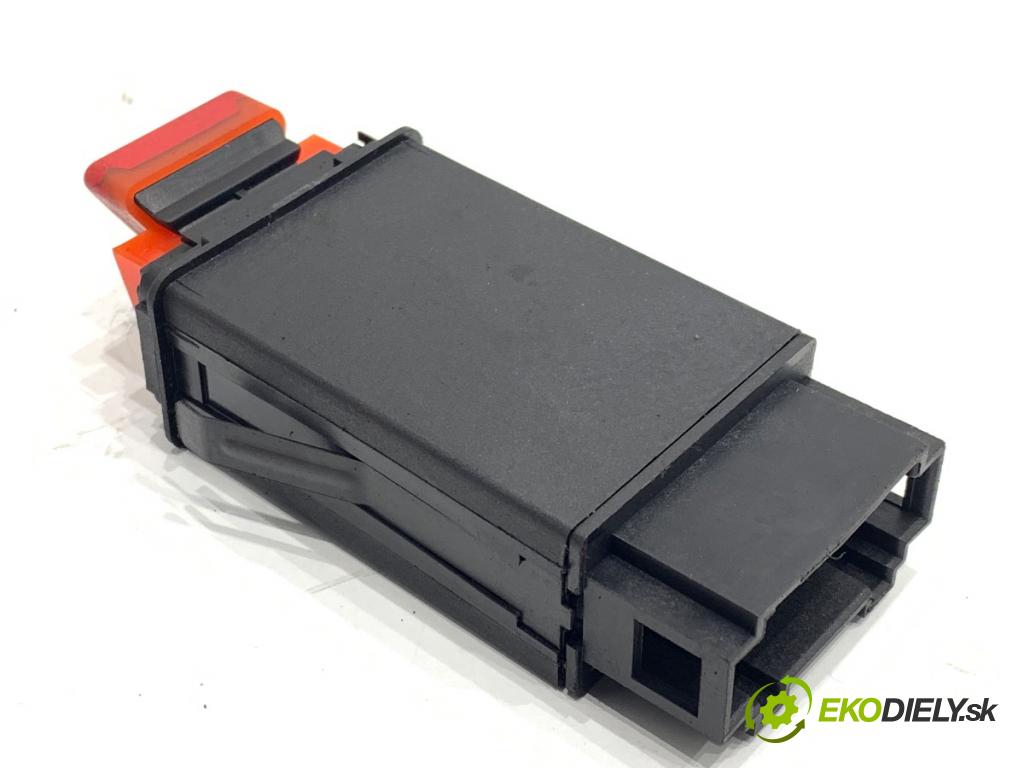 AUDI A6 C5 Kombi 1999 110 kW 2.5 TDI quattro 2496 Spínač svetiel výstražných (núdzových) 4B0941509D (Prepínacie páčky pod volantom)