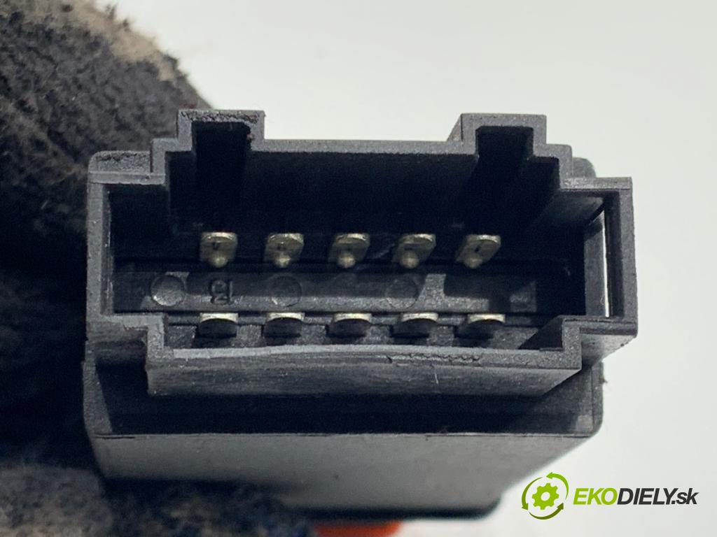 AUDI A6 C5 Kombi 1999 110 kW 2.5 TDI quattro 2496 Spínač svetiel výstražných (núdzových) 4B0941509D (Prepínacie páčky pod volantom)