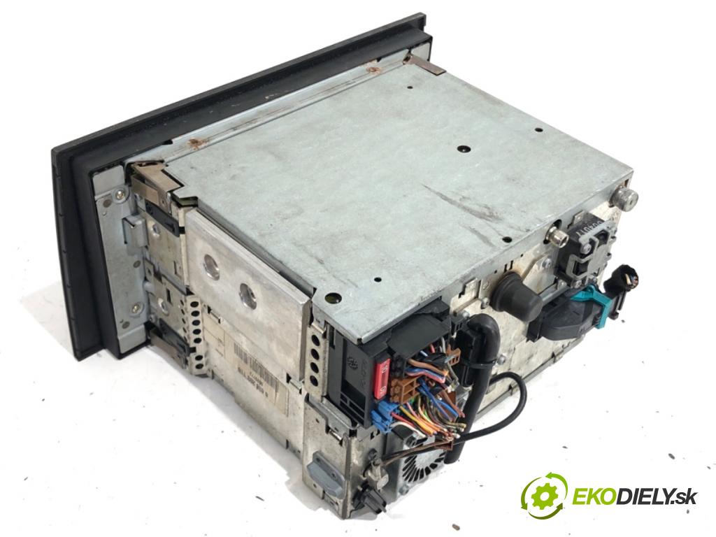 AUDI A6 C5 Kombi 1999 110 kW 2.5 TDI quattro 2496 RADIO 4B0035192F (Audio zariadenie)