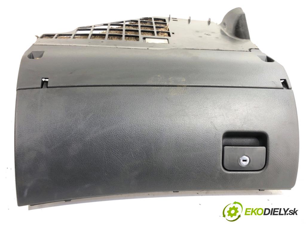 AUDI A6 C5 Kombi 1999 110 kW 2.5 TDI quattro 2496 Priehradka, kastlík spolujazdca  (Priehradka (kastlík))