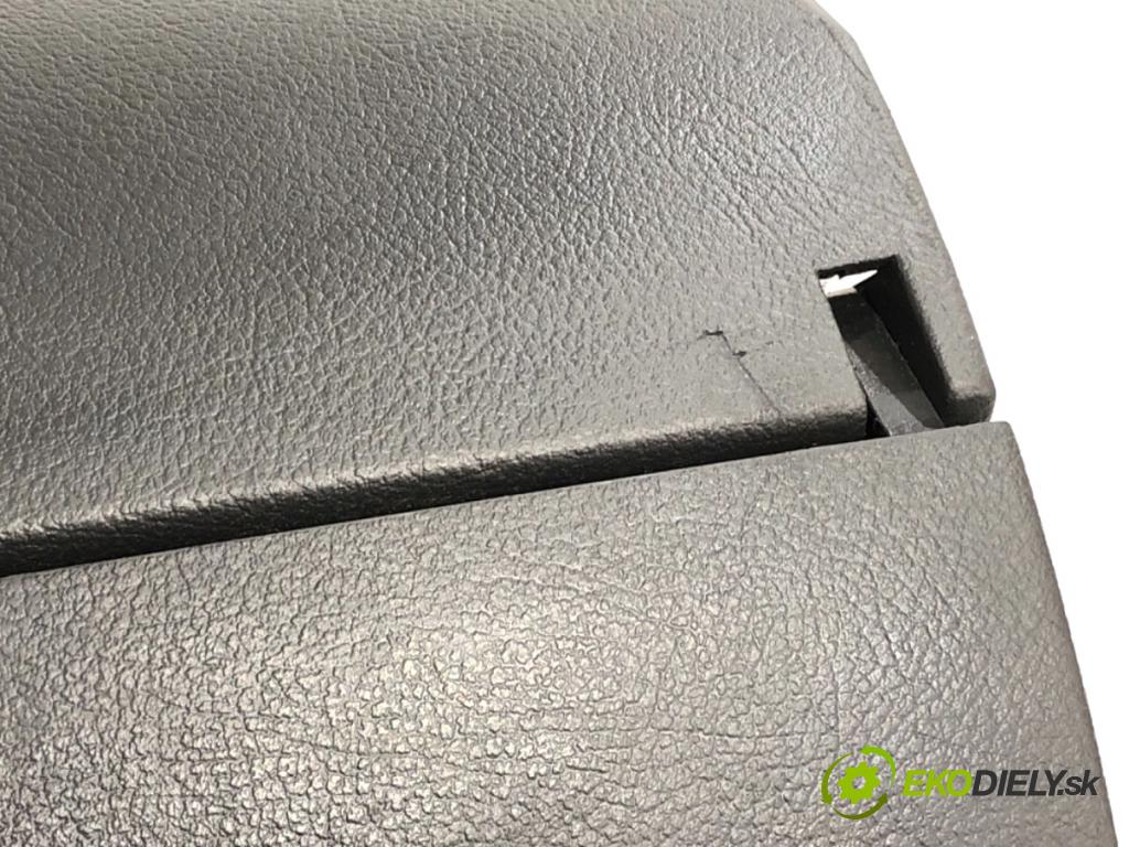 AUDI A6 C5 Kombi 1999 110 kW 2.5 TDI quattro 2496 Priehradka, kastlík spolujazdca  (Priehradka (kastlík))