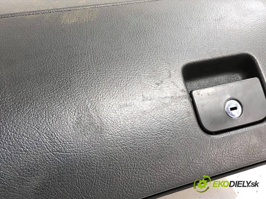 AUDI A6 C5 Kombi 1999 110 kW 2.5 TDI quattro 2496 Priehradka, kastlík spolujazdca  (Priehradka (kastlík))