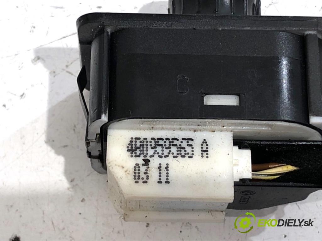 AUDI A6 C5 Kombi 1999 110 kW 2.5 TDI quattro 2496 Prepínač nastavenia spätných zrkadiel 4B0959565A (Prepínacie páčky pod volantom)