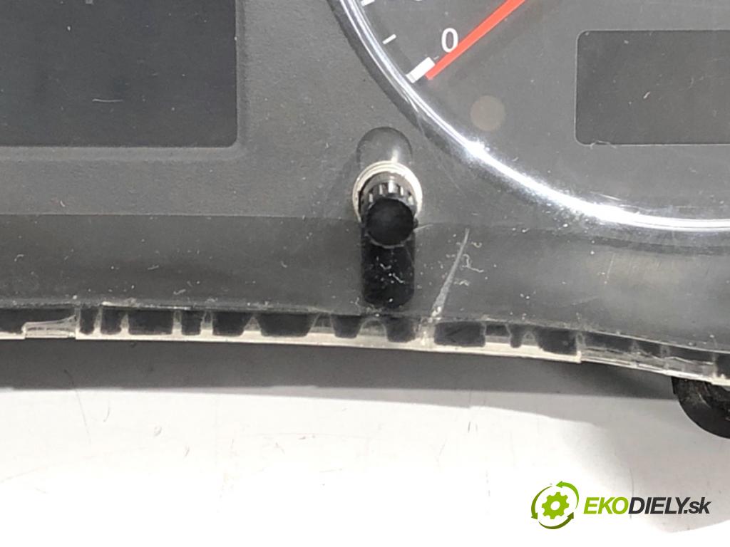 AUDI A6 C5 Kombi 1999 110 kW 2.5 TDI quattro 2496 Prístrojovka 8L0919880D (Prístrojová doska)