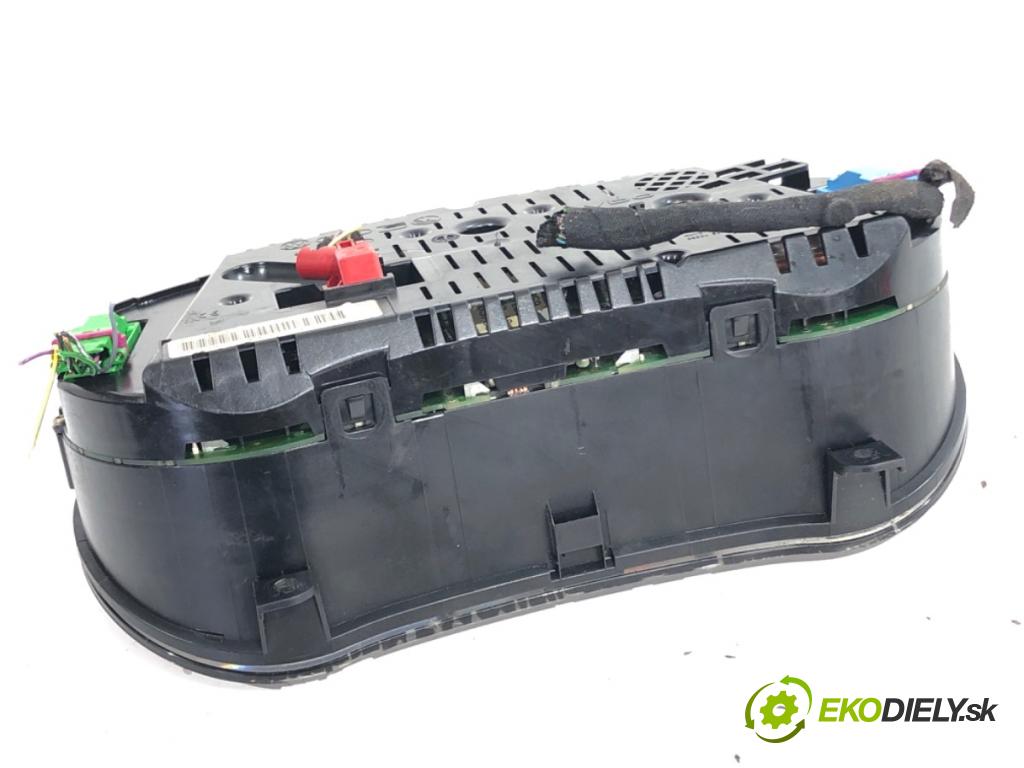 AUDI A6 C5 Kombi 1999 110 kW 2.5 TDI quattro 2496 Prístrojovka 8L0919880D (Prístrojová doska)