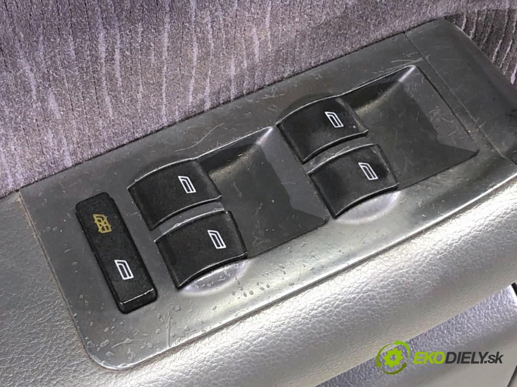 AUDI A6 C5 Kombi 1999 110 kW 2.5 TDI quattro 2496 ča dveře levý přední část