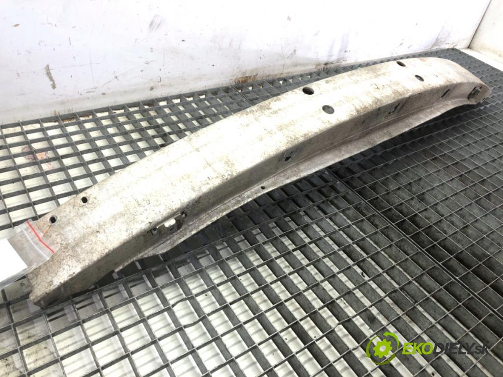 AUDI A6 C5 Kombi 1999 110 kW 2.5 TDI quattro 2496 výztuha nárazníka přední část  (Přední výztuha)