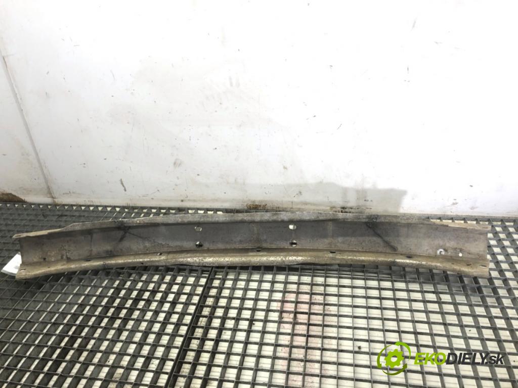 AUDI A6 C5 Kombi 1999 110 kW 2.5 TDI quattro 2496 výztuha nárazníka přední část  (Přední výztuha)