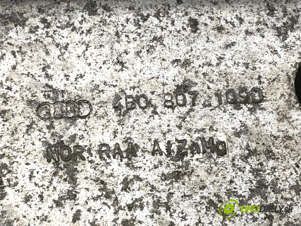 AUDI A6 C5 Kombi 1999 110 kW 2.5 TDI quattro 2496 výztuha nárazníka přední část  (Přední výztuha)