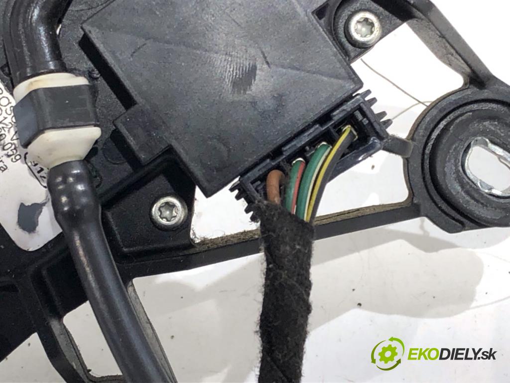 VW FOX liftback 2006 51 kW 1.4 TDI 1422 motor stěračů zadní část 5Z6955711