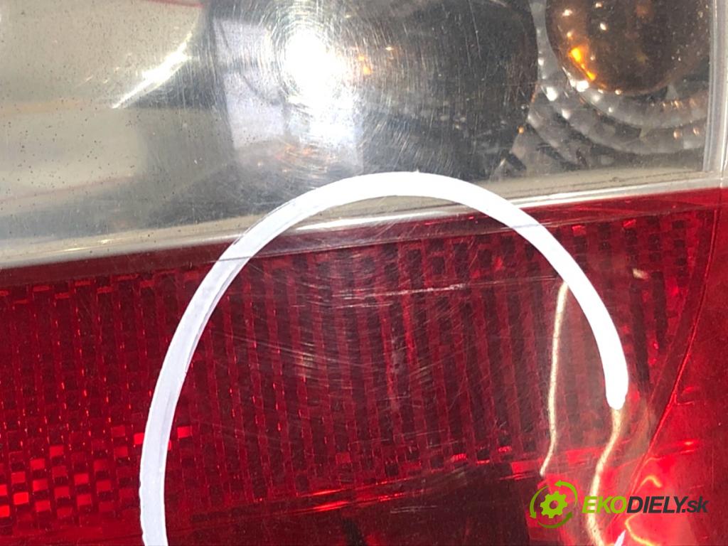 VW FOX liftback 2006 51 kW 1.4 TDI 1422 světlo pravý zadní část