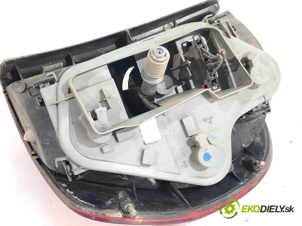 VW FOX liftback 2006 51 kW 1.4 TDI 1422 světlo pravý zadní část