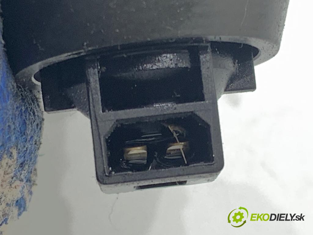 VW FOX liftback 2006 51 kW 1.4 TDI 1422 vstříkovače 038130073AG