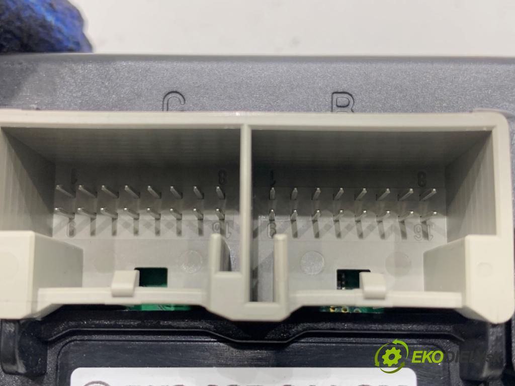 VW TOURAN nadwozie wielkoprzestrzenne (MPV) 2011 103 kW 2.0 TDI 1968 Panel ovládania kúrenia 5K0907044CM (Prepínacie páčky pod volantom)