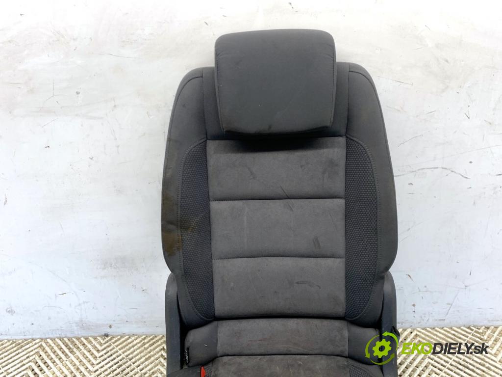 VW TOURAN nadwozie wielkoprzestrzenne (MPV) 2011 103 kW 2.0 TDI 1968 sedadlo zadní část