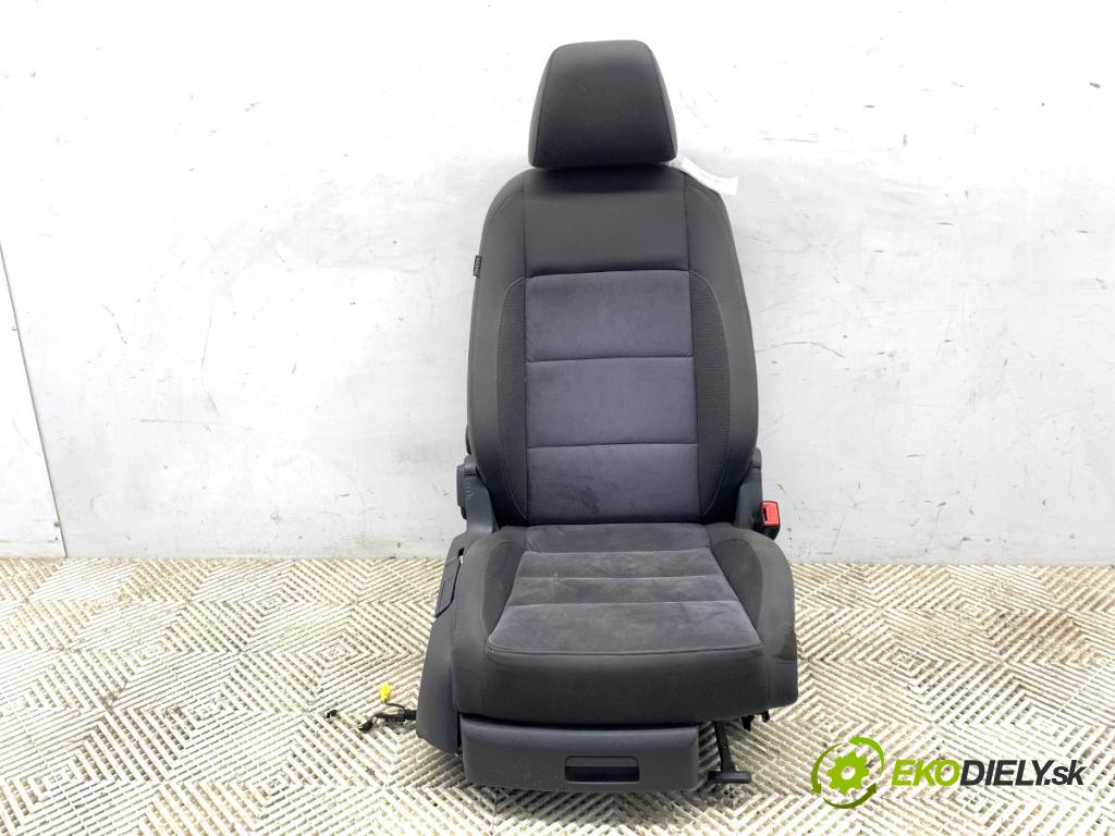 VW TOURAN nadwozie wielkoprzestrzenne (MPV) 2011 103 kW 2.0 TDI 1968 sedadlo pravý přední část 