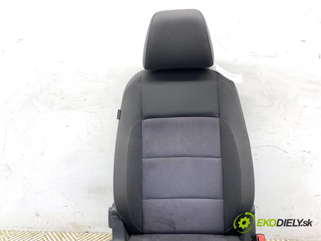 VW TOURAN nadwozie wielkoprzestrzenne (MPV) 2011 103 kW 2.0 TDI 1968 sedadlo pravý přední část