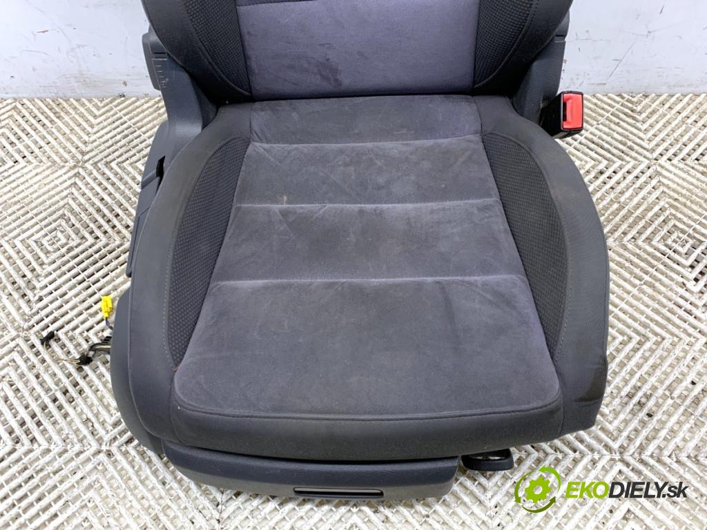 VW TOURAN nadwozie wielkoprzestrzenne (MPV) 2011 103 kW 2.0 TDI 1968 sedadlo pravý přední část