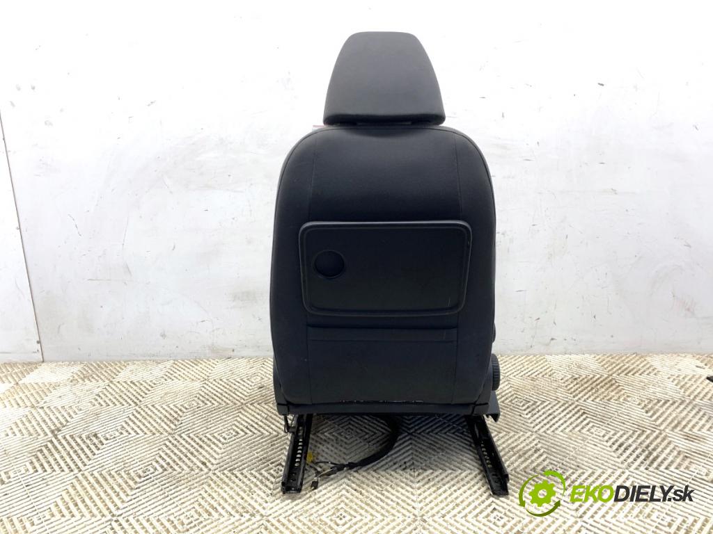 VW TOURAN nadwozie wielkoprzestrzenne (MPV) 2011 103 kW 2.0 TDI 1968 sedadlo pravý přední část