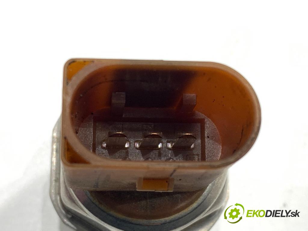 VW TOURAN nadwozie wielkoprzestrzenne (MPV) 2011 103 kW 2.0 TDI 1968 Snímač tlaku paliva 03L906051 (Snímač)