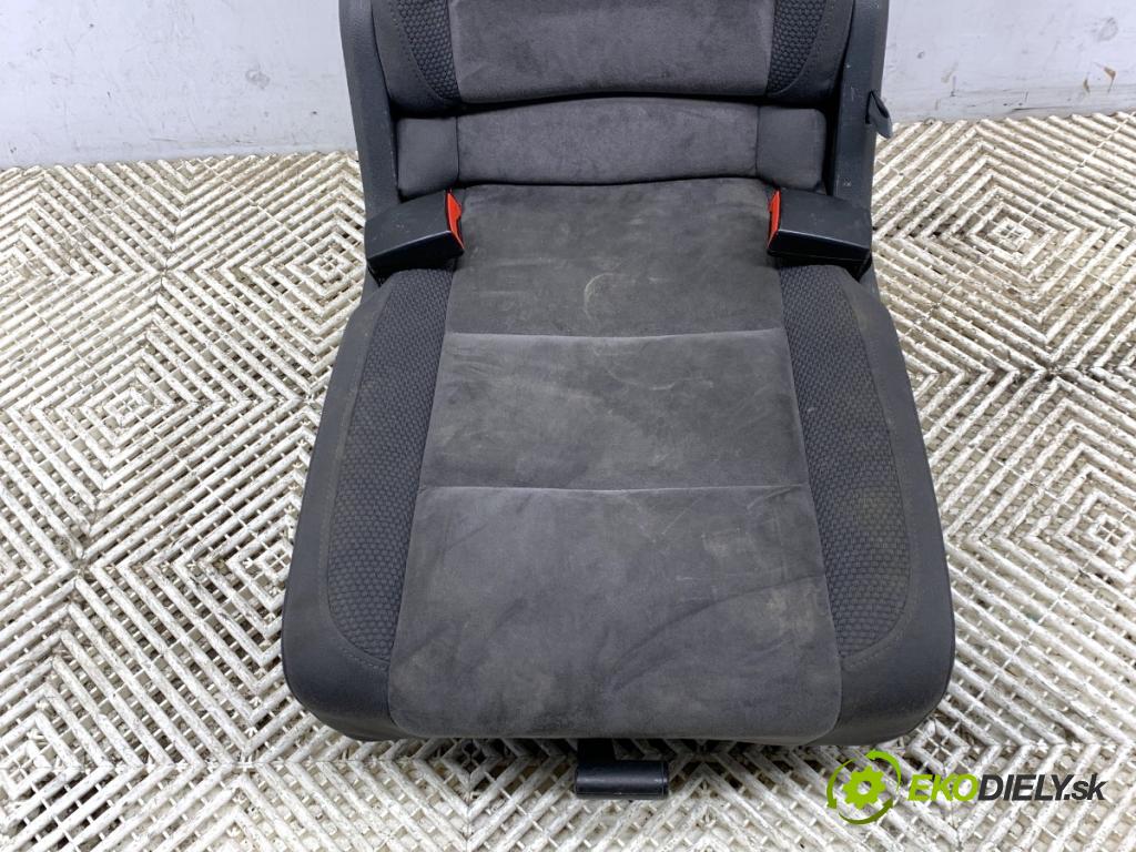 VW TOURAN nadwozie wielkoprzestrzenne (MPV) 2011 103 kW 2.0 TDI 1968 sedadlo zadní část