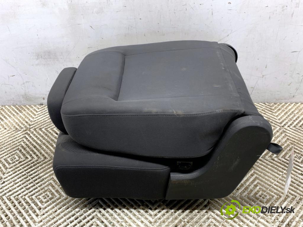 VW TOURAN nadwozie wielkoprzestrzenne (MPV) 2011 103 kW 2.0 TDI 1968 sedadlo zadní část