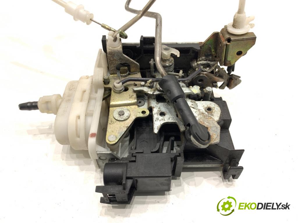 AUDI A3 8L liftback 2002 75 kW 1.6 1595 zámok dveře pravý přední část 8L1837016C