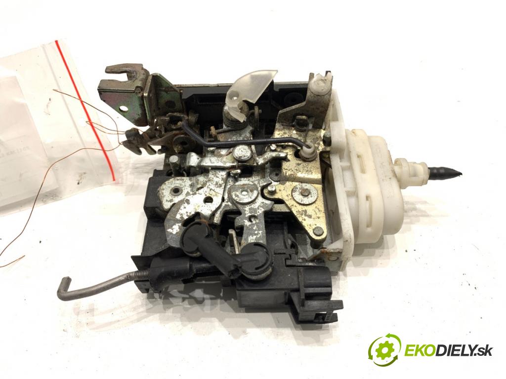 AUDI A3 8L liftback 2002 75 kW 1.6 1595 zámok dveře levý přední část 8L1837015A