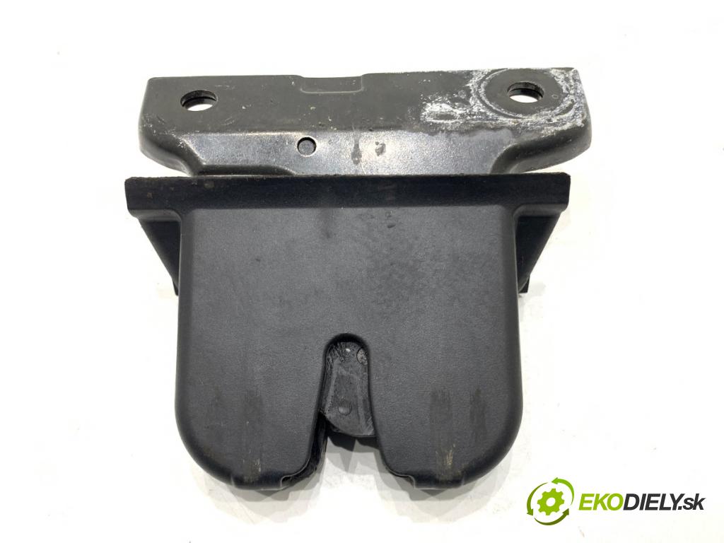 AUDI A3 8L liftback 2002 75 kW 1.6 1595 zámok dveří zadní část 8L0827520C