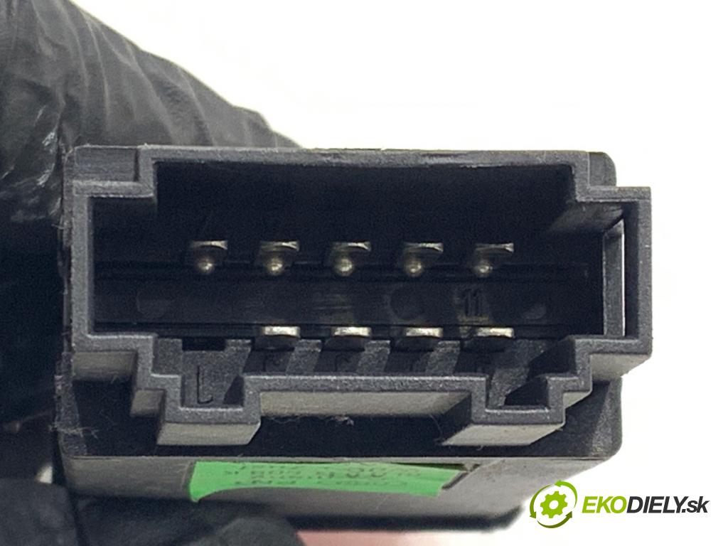 AUDI A3 8L liftback 2002 75 kW 1.6 1595 Spínač svetiel výstražných (núdzových) 8L0941509K (Prepínacie páčky pod volantom)