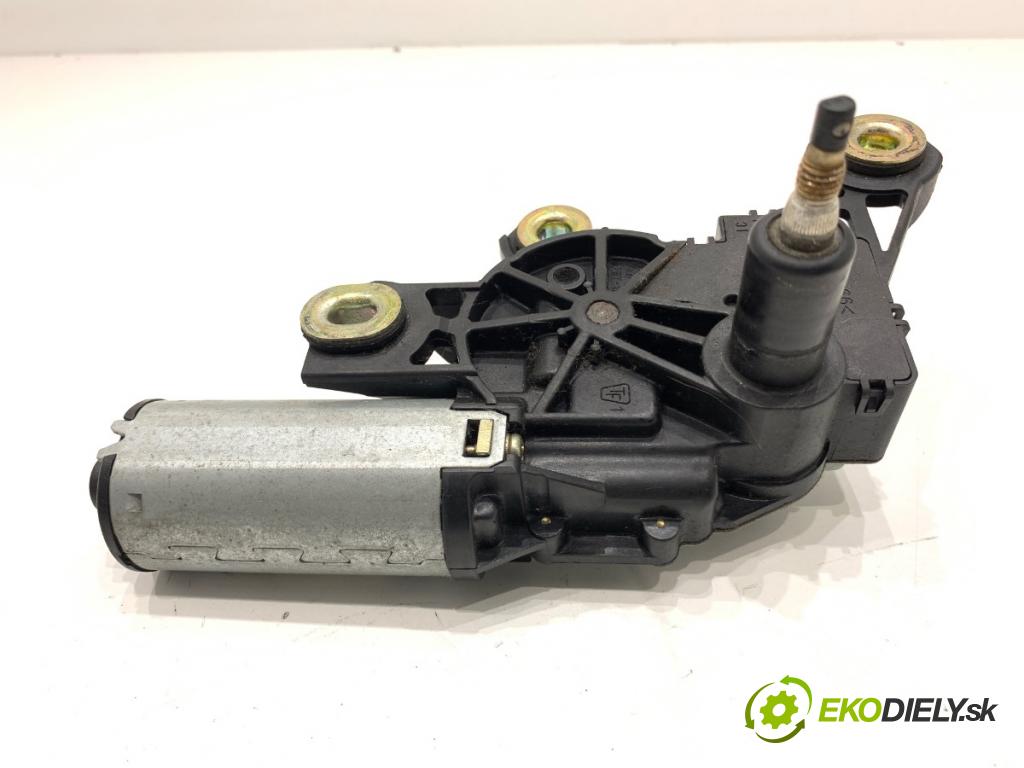AUDI A3 8L liftback 2002 75 kW 1.6 1595 motor stěračů zadní část 8L0955711B