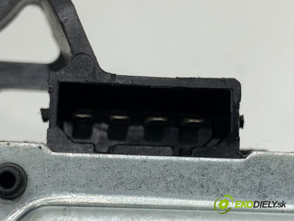AUDI A3 8L liftback 2002 75 kW 1.6 1595 motor stěračů zadní část 8L0955711B