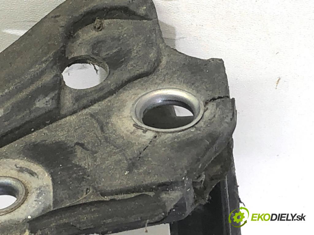 AUDI A3 8L liftback 2002 75 kW 1.6 1595 držák přední část  (Přední výztuha)