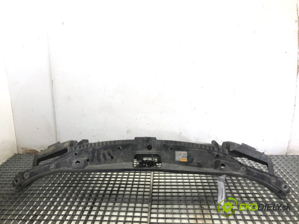 AUDI A3 8L liftback 2002 75 kW 1.6 1595 držák přední část  (Přední výztuha)