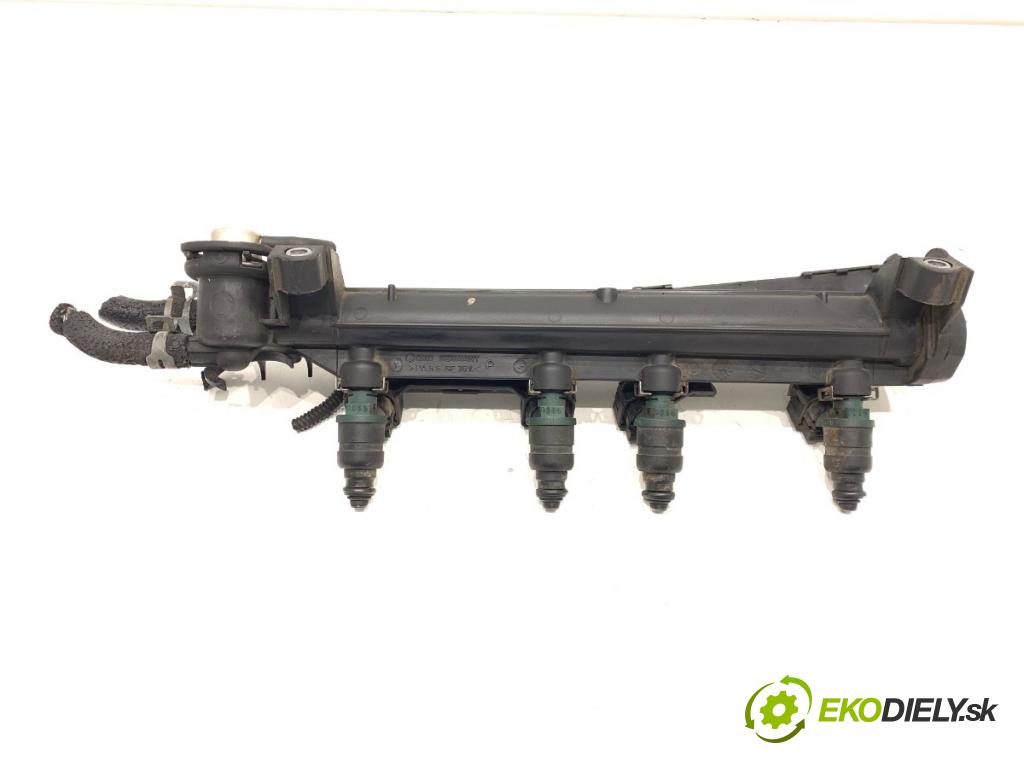 AUDI A3 8L liftback 2002 75 kW 1.6 1595 Lišta vstrekovacia 06A133317A (Vstrekovacia lišta)