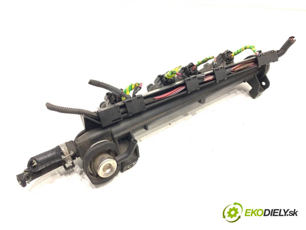 AUDI A3 8L liftback 2002 75 kW 1.6 1595 Lišta vstrekovacia 06A133317A (Vstrekovacia lišta)