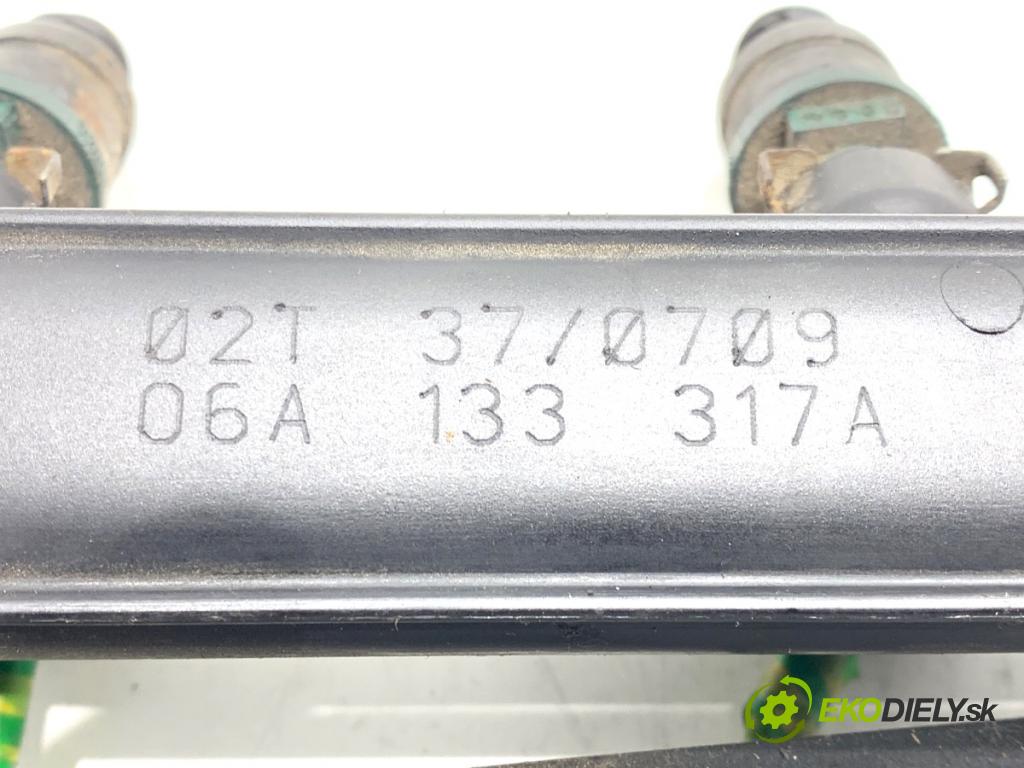 AUDI A3 8L liftback 2002 75 kW 1.6 1595 Lišta vstrekovacia 06A133317A (Vstrekovacia lišta)