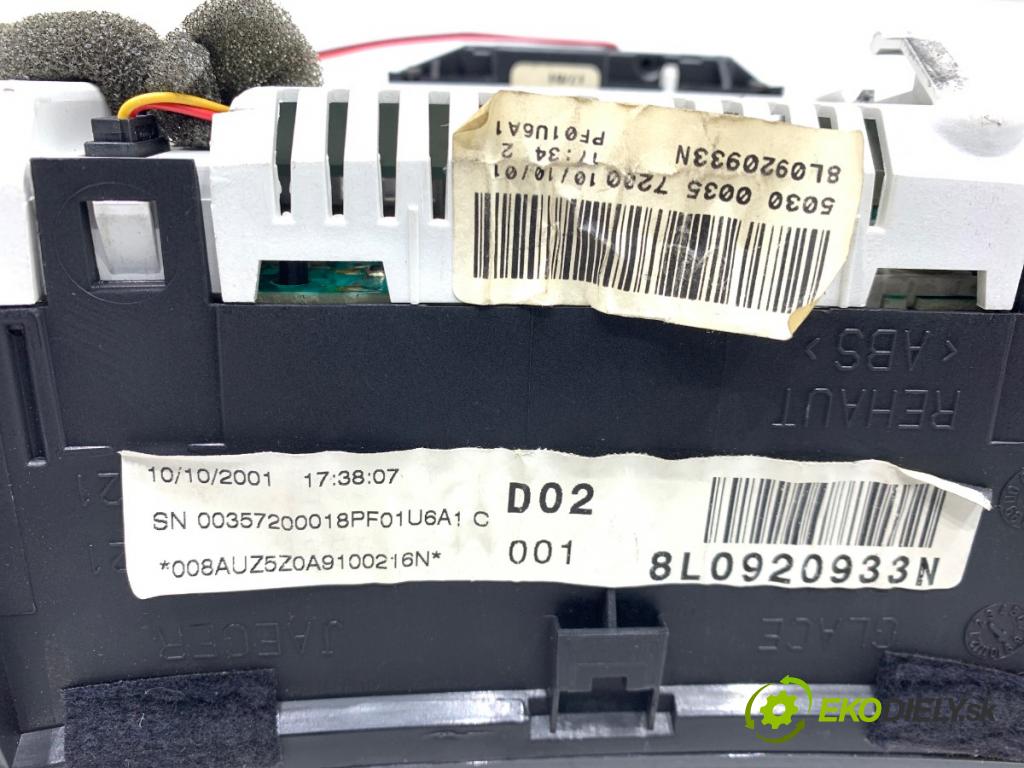 AUDI A3 8L liftback 2002 75 kW 1.6 1595 Prístrojovka 8L0920933N (Prístrojová doska)