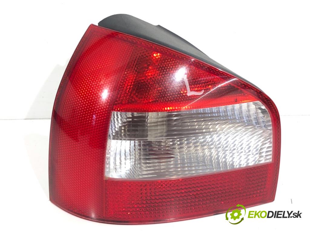 AUDI A3 8L liftback 2002 75 kW 1.6 1595 světlo levý zadní část 