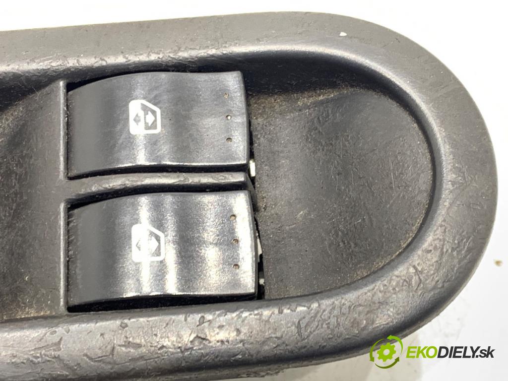 RENAULT SCÉNIC II nadwozie wielkoprzestrzenne (MPV) 2004 88 kW 1.9 dCi (JM0G, JM12, JM1G, JM2C) 1870 Prepínač okien 156018070 (Prepínacie páčky pod volantom)