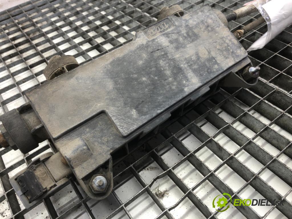 RENAULT SCÉNIC II nadwozie wielkoprzestrzenne (MPV) 2004 88 kW 1.9 dCi (JM0G, JM12, JM1G, JM2C) 1870 BRZDA: ručný elektrický 8200702095 (Ručná brzda)