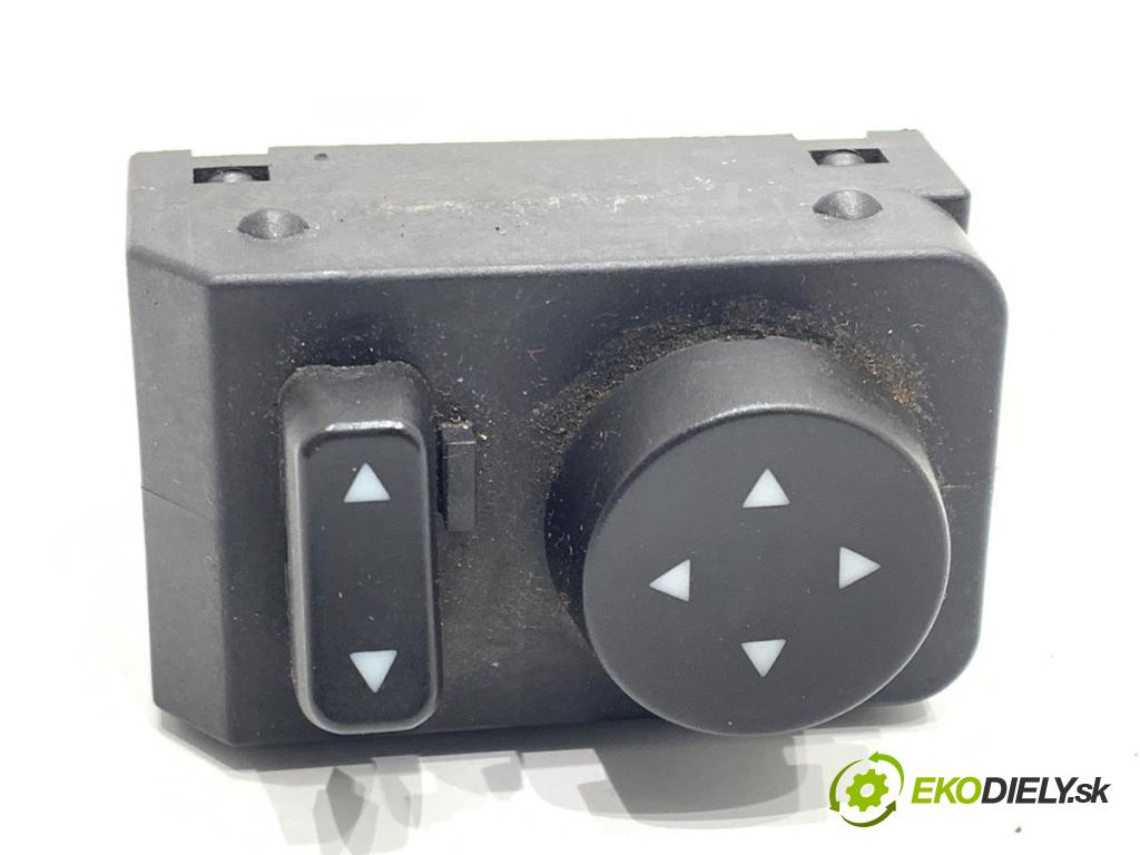 FIAT GRANDE PUNTO liftback 2006 70 kW 1.4 16V (199BXG1B, 199AXG1B) 1368 Prepínač nastavenia spätných zrkadiel  (Prepínacie páčky pod volantom)