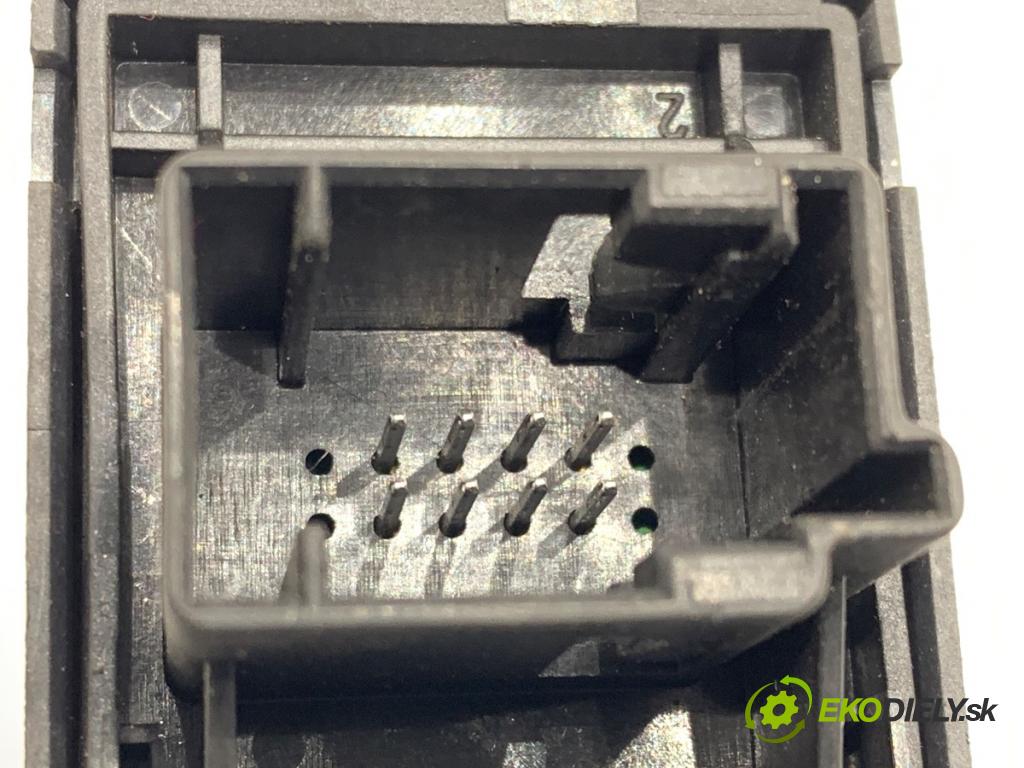 FIAT GRANDE PUNTO liftback 2006 70 kW 1.4 16V (199BXG1B, 199AXG1B) 1368 Prepínač nastavenia spätných zrkadiel  (Prepínacie páčky pod volantom)