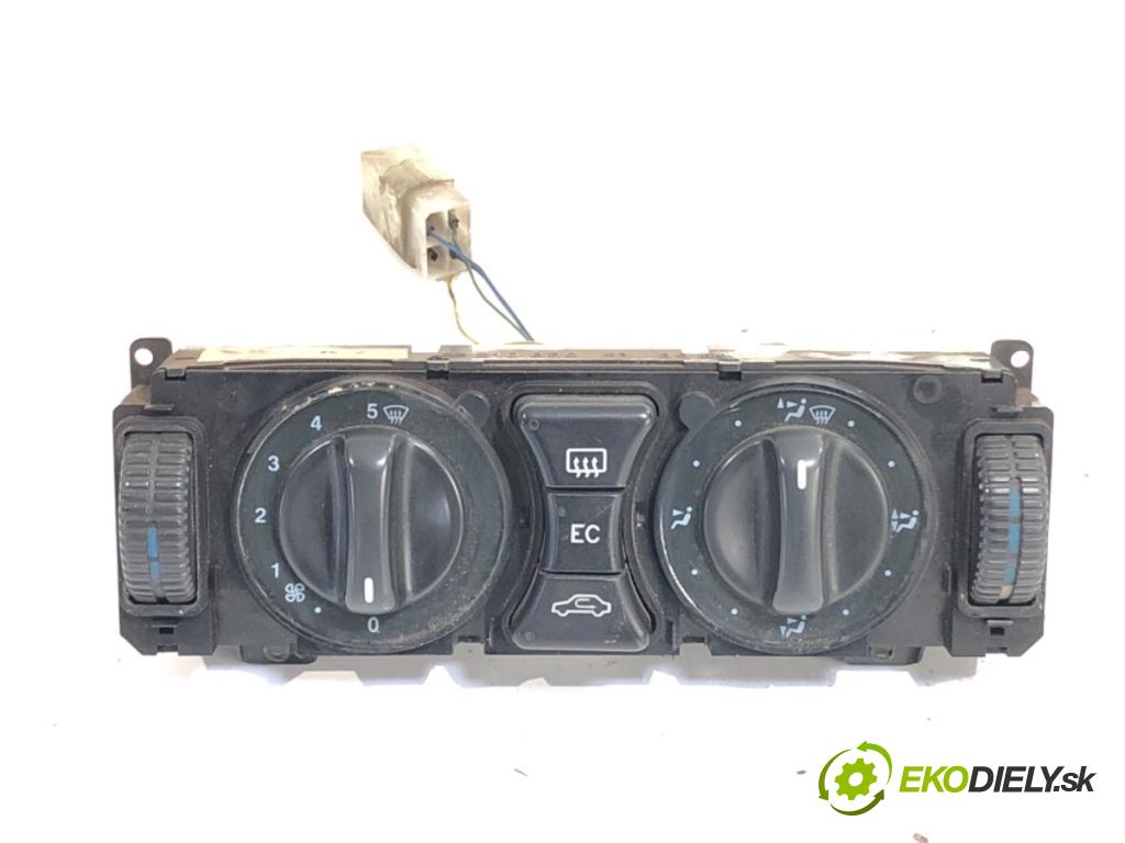 MERCEDES-BENZ W210 sedan 1996 70 kW E 220 D (210.004) 2155 Panel ovládania kúrenia 2108300185 (Prepínacie páčky pod volantom)