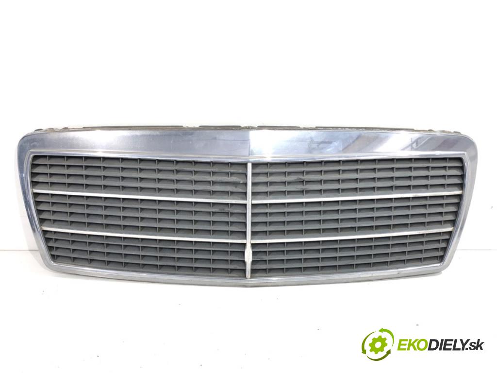 MERCEDES-BENZ W210 sedan 1996 70 kW E 220 D (210.004) 2155 mřížka maska 2108880023 (Přední mřížka (maska chladiče))