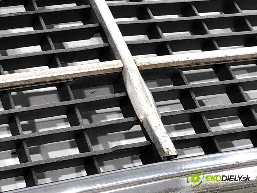 MERCEDES-BENZ W210 sedan 1996 70 kW E 220 D (210.004) 2155 mřížka maska 2108880023 (Přední mřížka (maska chladiče))