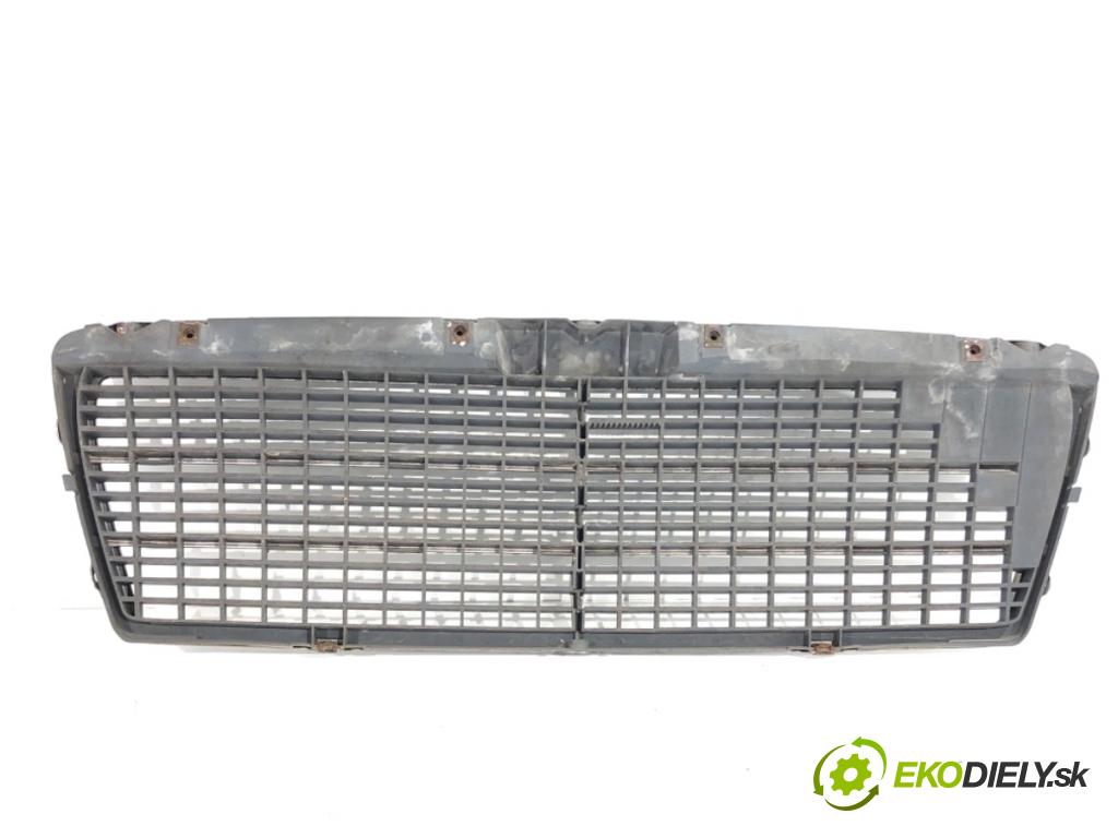 MERCEDES-BENZ W210 sedan 1996 70 kW E 220 D (210.004) 2155 mřížka maska 2108880023 (Přední mřížka (maska chladiče))