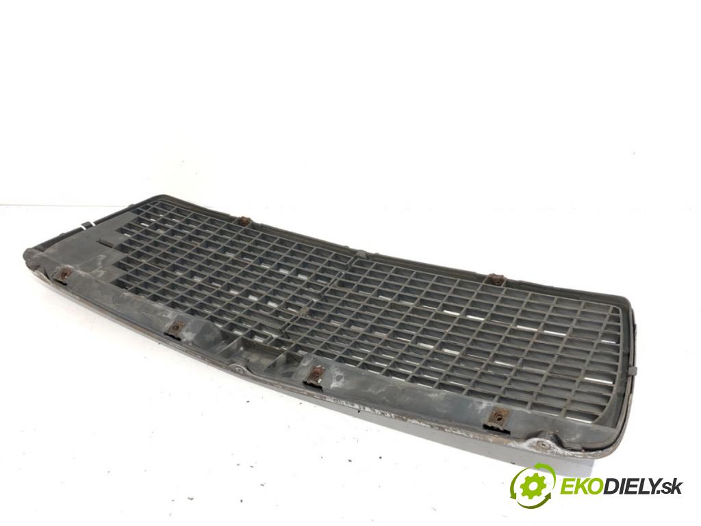 MERCEDES-BENZ W210 sedan 1996 70 kW E 220 D (210.004) 2155 mřížka maska 2108880023 (Přední mřížka (maska chladiče))