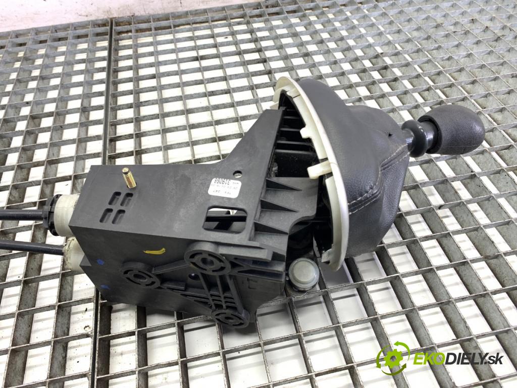 RENAULT SCÉNIC II nadwozie wielkoprzestrzenne (MPV) 2004 88 kW 1.9 dCi (JM0G, JM12, JM1G, JM2C) 1870 Kulisa 8200319068 (Rýchlostná páka (kulisa))