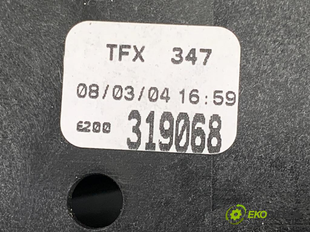 RENAULT SCÉNIC II nadwozie wielkoprzestrzenne (MPV) 2004 88 kW 1.9 dCi (JM0G, JM12, JM1G, JM2C) 1870 Kulisa 8200319068 (Rýchlostná páka (kulisa))